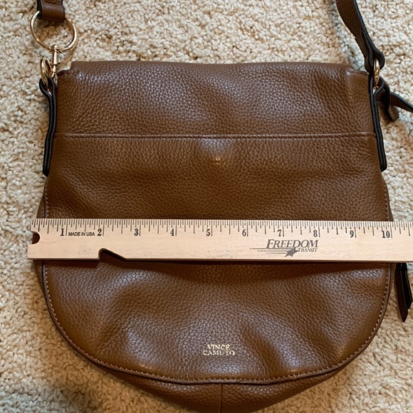 Brand new, never used Vince Camuto  crossbody bag in a beautiful brown leather. - Picture 4 of 7
